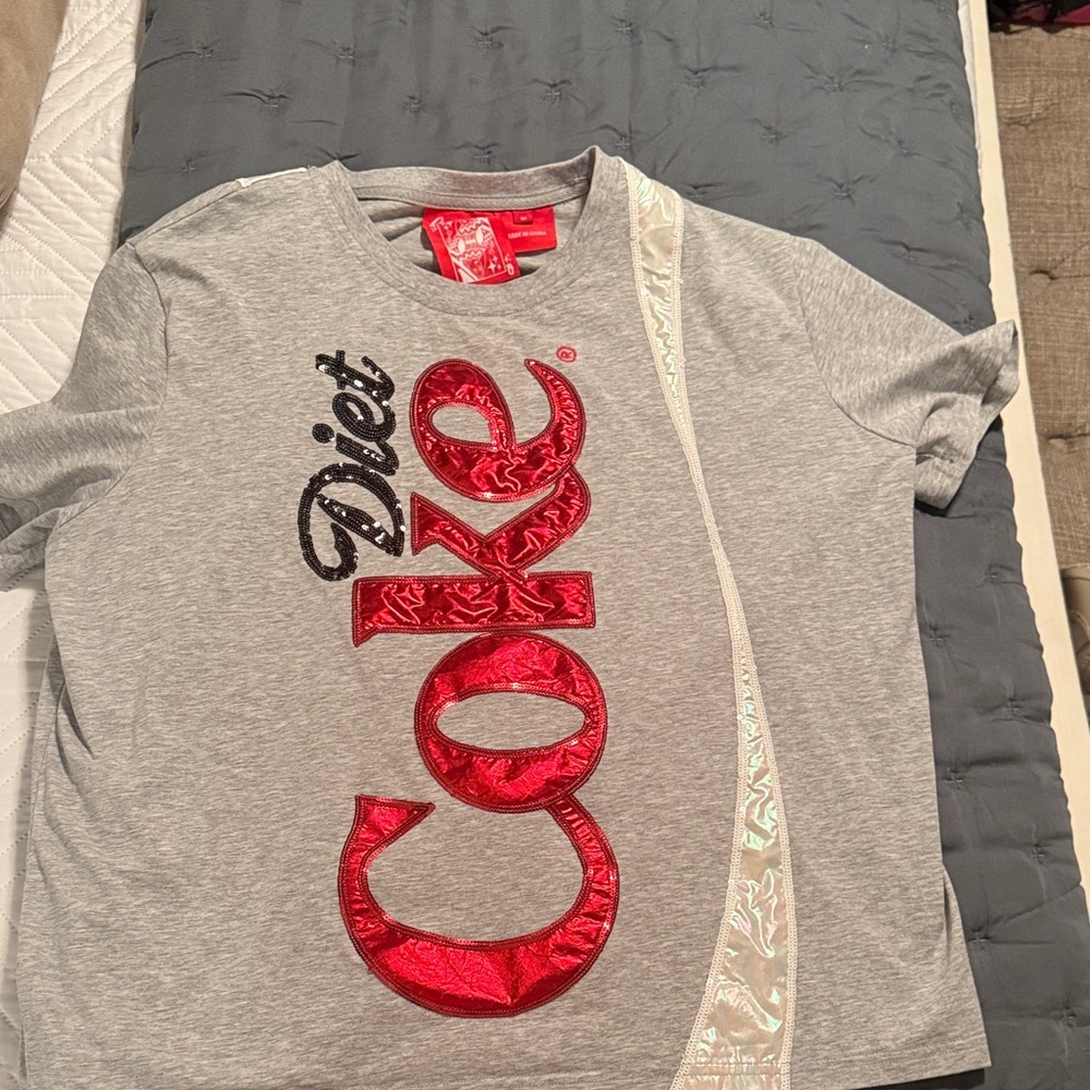 QUEEN OF SPARKLES Gray and Red Short Sleeve Tee